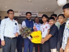Heartwarming Gesture: South Tripura DM Receives Fresh Vegetables from Students During School Visit Heartwarming Gesture South Tripura DM Receives Fresh Vegetables from Students During School Visit