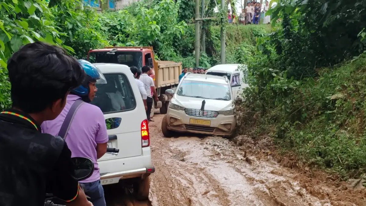 Paharpur Bridge Construction Causes Long Traffic Jam; MLA Ranjit Das and Cancer Patient Vehicle Stuck